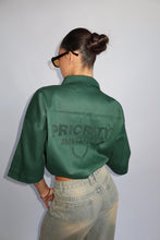 Afbeelding in Gallery-weergave laden, PRIORITY AMSTERDAM BOYFRIEND BLOUSE – Green
