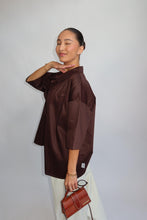 Afbeelding in Gallery-weergave laden, PRIORITY AMSTERDAM BOYFRIEND BLOUSE - Choco
