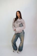Afbeelding in Gallery-weergave laden, 1998 AMSTERDAM LONGSLEEVE – TAUPE
