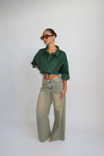 Afbeelding in Gallery-weergave laden, PRIORITY AMSTERDAM BOYFRIEND BLOUSE – Green

