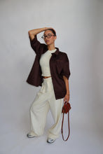 Afbeelding in Gallery-weergave laden, PRIORITY AMSTERDAM BOYFRIEND BLOUSE - Choco
