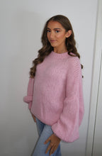 Afbeelding in Gallery-weergave laden, Sophie Oversized Balloon Sleeve Knit - Pink

