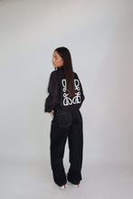 Afbeelding in Gallery-weergave laden, PRIORITY MONOGRAM WINDJACKET – BLACK &amp; WHITE
