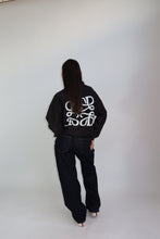 Afbeelding in Gallery-weergave laden, PRIORITY MONOGRAM WINDJACKET – BLACK &amp; WHITE
