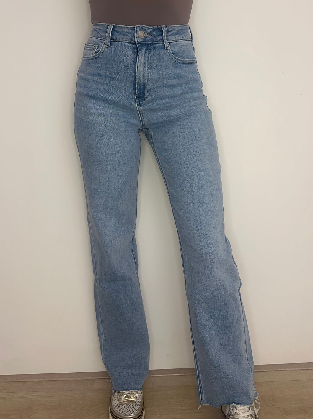 High-Waisted Straight Leg Jeans T286